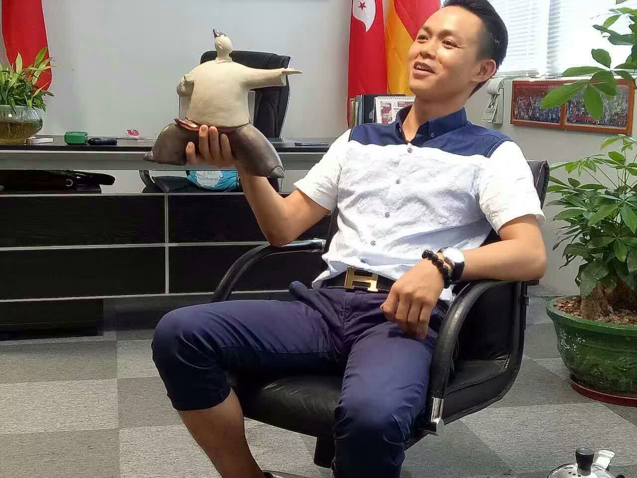 正能量科技领导人作现场介绍 正能量科技领导人作现场介绍